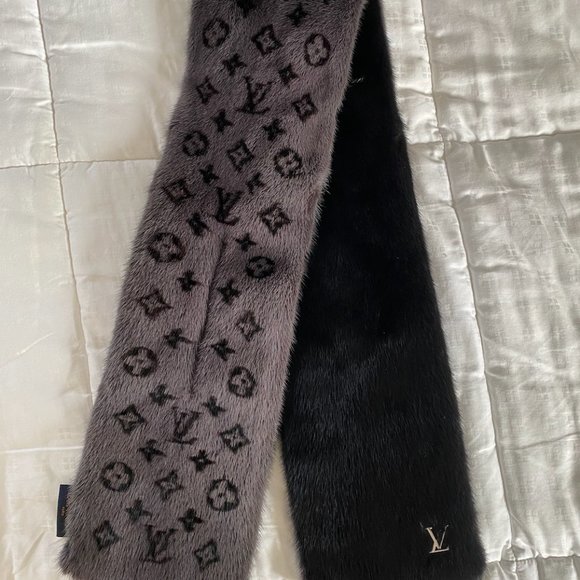 Louis Vuitton Monogram Reverso Fur Scarf - Picture 1 of 9
